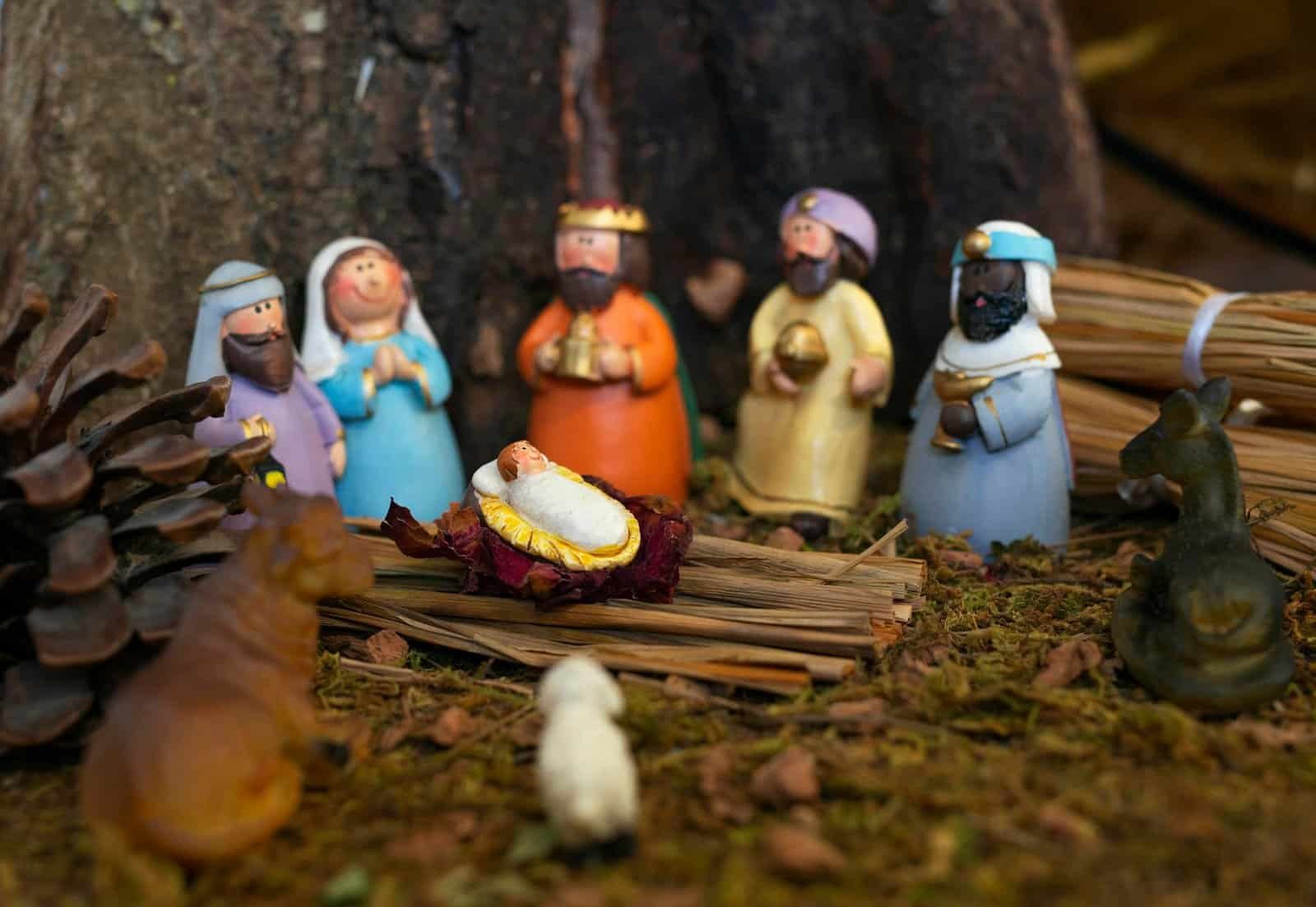 Clay nativity scene depicting baby Jesus, Virgin Mary, and Three Wise Men with figurines and animals.