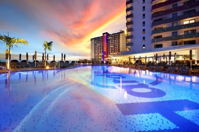 Stay at Hard Rock Hotel Tenerife during Carnival Season